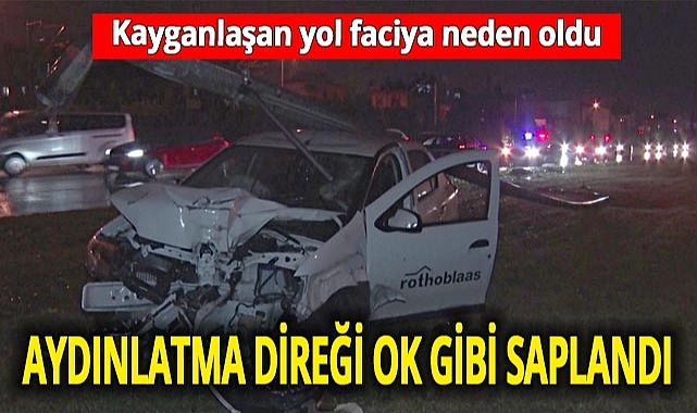 antalya-da-asiri-yagis-aydinlatma-diregi-araca-saplandi-7729.jpg