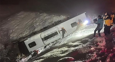 Bingöl’de yolcu otobüs devrildi! 4 ölü, 32 yaralı