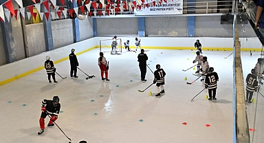 Buz hokeyinin kalbi Muratpaşa'da attı! IIHF Gelişim Kampı ilk kez Antalya'da