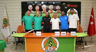 Corendon Alanyaspor'dan 5 futbolcuya uzun süreli imza!