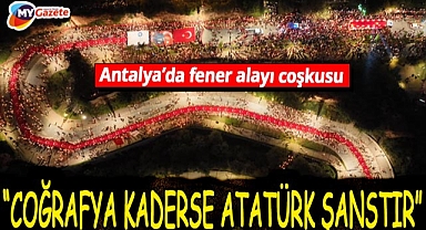 Antalya'da Cumhuriyet coşkusu zirvede! 400 metrelik dev bayrakla tarihi fener alayı!