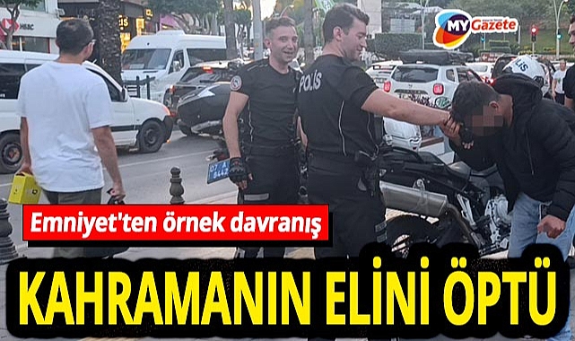 Antalya'da dolmuş durağında ilginç anlar! Baygın sanılan adam kahramanın elini öptü