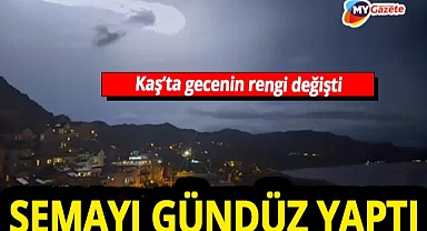 Kaş'ta şimşek şöleni! Gece gündüze döndü!
