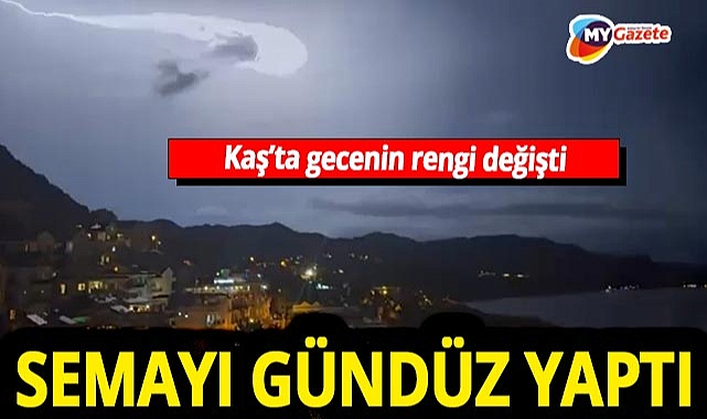 Kaş'ta şimşek şöleni! Gece gündüze döndü!