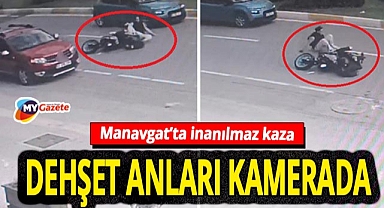 Kaza görüntüleri şoke etti! Otomobile çarpan motosikletliyi polis güçlükle ikna etti