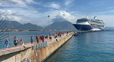 Marella Discovery 2 Alanya’da! İngiliz turistler şehir merkezine akın etti!