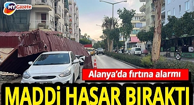 Alanya’da şiddetli fırtına! Demir korkuluk park halindeki aracı ezdi