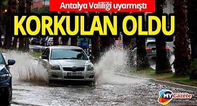 Antalya'da kent merkezi felç oldu! Valilik uyarmıştı... Cadde ve sokaklar göle döndü