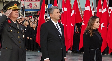 Antalya ve Alanya’da saat 09.05’te hayat durdu! Atatürk, 87. yıl dönümünde gözyaşlarıyla anıldı