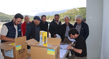 Sera üretimine büyük destek! Çiftçiye organik tuzak dağıtıldı