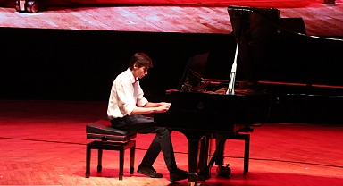 Antalya Piyano Festivali’nde genç yetenekler büyüledi! Performanslar ayakta alkışlandı