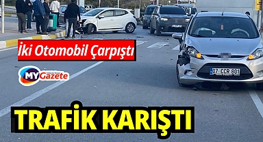 iki otomobil çarpıştı ortalık karıştı