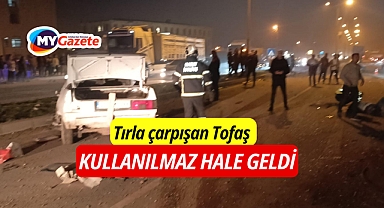 Tırla çarpışan Tofaş ikiye bölündü