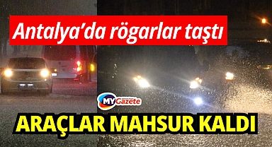 Antalya'da sağanak yolları göle döndürdü: Çok sayıda araç mahsur kaldı