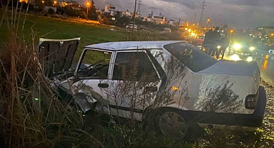 Antalya’nın Serik ilçesinde iki otomobil çarpıştı