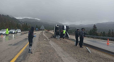 Antalya Konya yolunda yolcu otobüsü devrildi çok sayıda yaralı var.