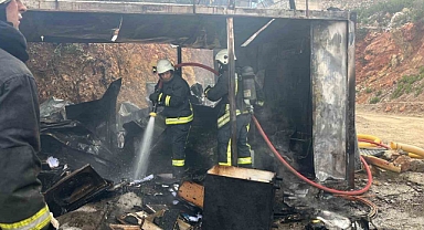 Alanya'da işçi konteynerinde yangın: Facianın eşiğinden dönüldü