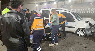 Antalya’da alt geçitte kaza: Kontrolden çıkan araç duvara çarptı, 3 yaralı