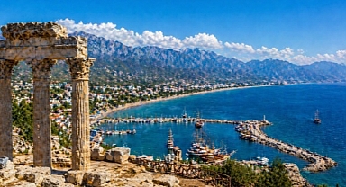 Antalya turizminde zirve yarışı: Bu yıl en çok turist hangi ülkeden gelecek?