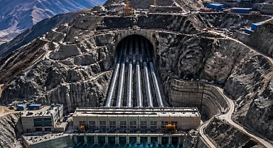 Dağların içini oyup imkansızı başardılar: 3.300 metrede üretim başladı