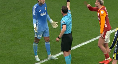 Derbide kırılma anı! Ederson kırmızı kart gördü, Fenerbahçe 10 kişi kaldı