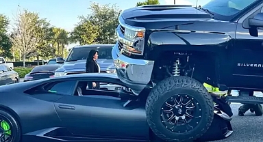 Florida’da korkutan kaza: 340 bin dolarlık Lamborghini kamyonun altında kaldı