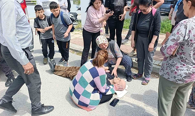 Manavgat’ta feci kaza: Öğrenci servisi görme engelli yayaya çarptı