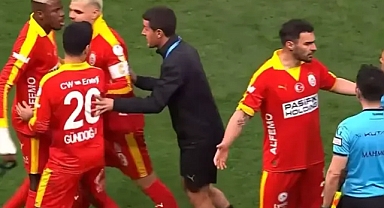 Osimhen'den hakeme görülmemiş tepki! Sarı kart gördü!