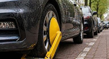 Park ihlallerinde yeni dönem başladı: Artık araçlara tekerlek kilidi takılacak