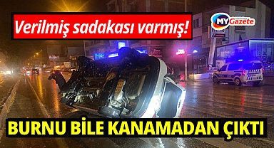 Refüje çarpıp yan yatan otomobilde bulunanların burnu bile kanamadı