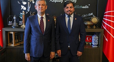 Sokak röportajcısı Arif Kocabıyık CHP'ye katıldı