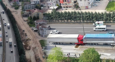 TEM'de zincirleme TIR kazası: 6 araç birbirine girdi, trafik kilitlendi!
