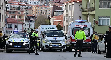 Üç tekerlekli mopedden düştü: Kafasını kaldırıma çarpan yaşlı adam hayatını kaybetti!