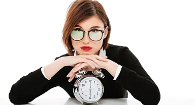 Uzun süre oturmak beyni yavaşlatıyor: Uzmanlardan kritik uyarı