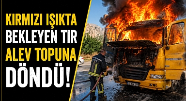 Antalya Konyaaltı'nda seyir halindeki tır alevlere teslim oldu! Trafikte korku dolu anlar