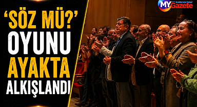 Emekli Tiyatrosu Türkiye turnesinde! 'Söz Mü?' oyunu ayakta alkışlandı