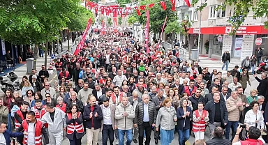 Manisa'da 1 Mayıs coşkusu: Besim Dutlulu emekçilerle yürüdü