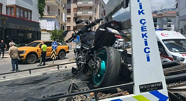 Alanya’da öğle saatlerinde kaza! Motosiklet sürücüsü hastaneye kaldırıldı