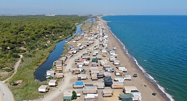 Antalya Aksu'da denize sıfır 5 yıldızlı çardakların yerini halk plajları alıyor
