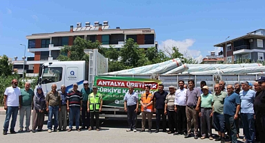 Antalya'da fırtına mağduru çiftçilere büyük destek! 72 bin metrekare sera naylonu dağıtıldı