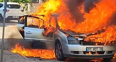 Antalya’da seyir halindeki otomobil bir anda alevlere teslim oldu!