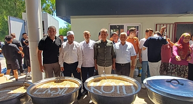 Antalya Döşemealtı'na bağlı Ekşili Mahallesi'nde birlik sofrası kuruldu