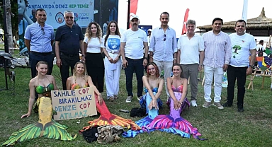 Antalya Kemer'de ‘deniz kızları’ eşliğinde dip temizliği