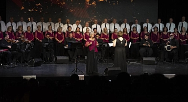 Emeklilerden unutulmaz gece! Türk Sanat Müziği ezgileri salonu büyüledi