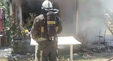 Manavgat’ta korkutan yangın! Tarla içindeki ev kullanılamaz hale geldi
