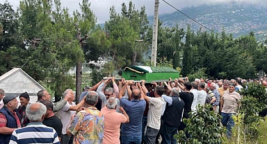 Otobüs faciasında hayatını kaybetmişti! Hayriye Arıkan, Alanya’da son yolculuğuna uğurlandı