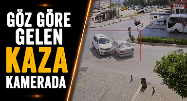Yayalara yol vermek isterken kaza yaptı! Manavgat'ta ilginç çarpışma kamerada