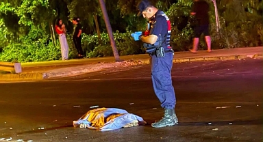 Antalya Alanya'da feci kaza! Yolun karşısına geçmek isteyen yaya hayatını kaybetti:!