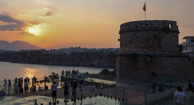 Antalya'da 2 bin yıllık tarih yeniden hayat buldu! Hıdırlık Kulesi ziyarete açıldı