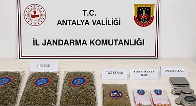 Antalya'da jandarmadan uyuşturucu operasyonu! Evde kilolarca uyuşturucu ele geçirildi